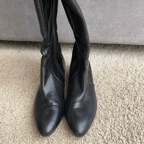 Circa Elegant Black Knee-High Women\'s Boots